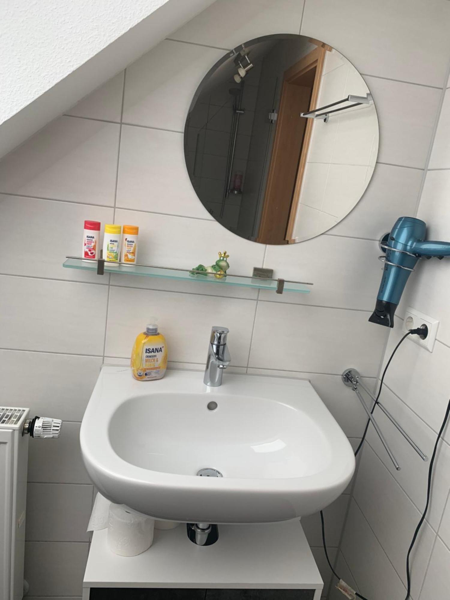 Gaeste-Appartement-Kirsammer Eningen unter Achalm ภายนอก รูปภาพ