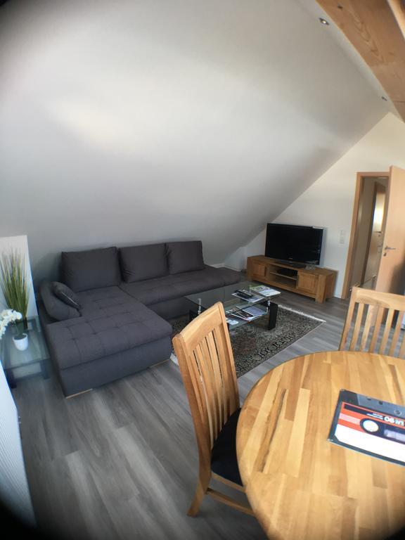 Gaeste-Appartement-Kirsammer Eningen unter Achalm ภายนอก รูปภาพ